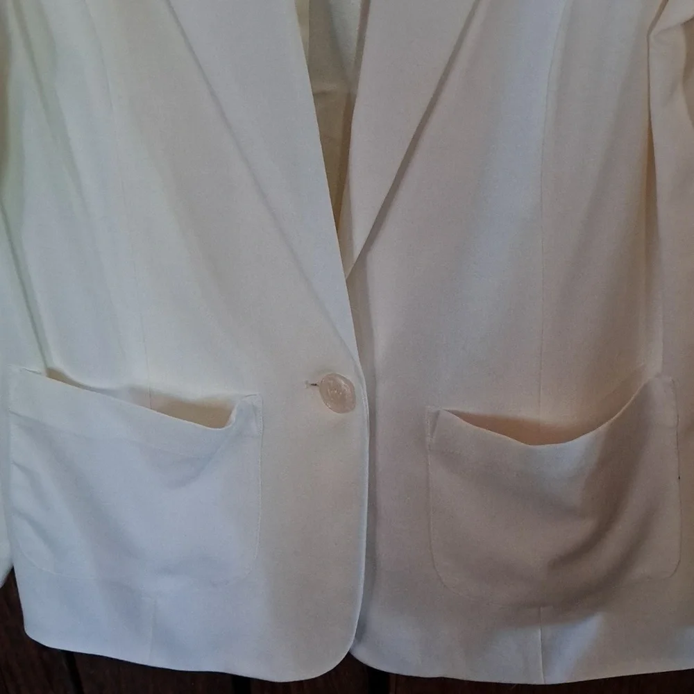 Norm Thompson cream blazer - Picture 3 of 5